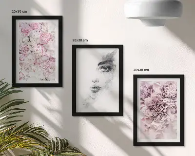 Sada obrazů na zeď jemné pivoňky s černobílým portrétem ženy