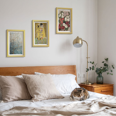 Sada tří obrazů Květiny a stromy v malířském stylu Polibek od Gustava Klimta
