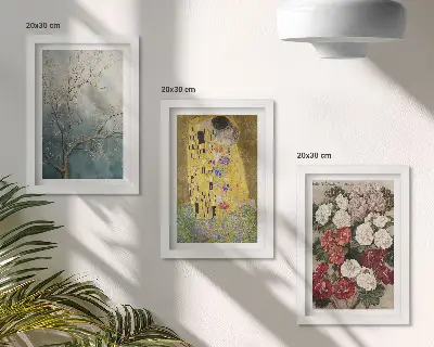 Sada tří obrazů květiny a stromy v malířském stylu inspirovaném Polibkem od Gustava Klimta
