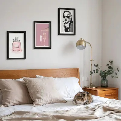 Sada obrazů na zeď stylové dámské doplňky v růžových odstínech