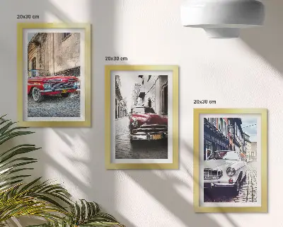 Sada tří obrazů klasická auta na městských ulicích v různých barvách