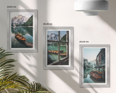 Sada obrazů na zeď Pohled na horské jezero s loděmi a domem u vody