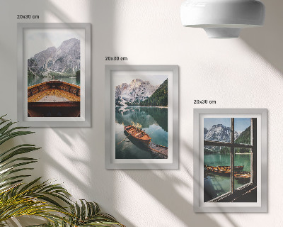 Sada tří obrazů Pohled na horské jezero s loděmi a oknem v pozadí
