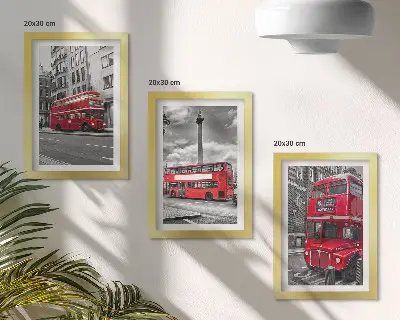 Sada tří obrazů červené autobusy v londýnské městské krajině