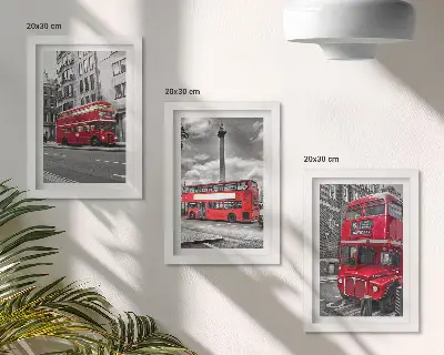 Sada tří obrazů červené autobusy v londýnské městské krajině