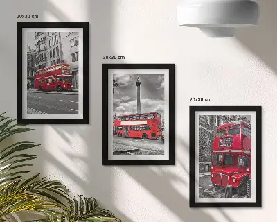Sada tří obrazů červené autobusy v londýnské městské krajině