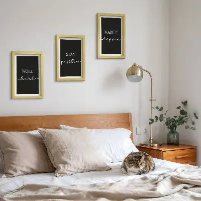 Sada obrazů na zeď s elegantními motivačními slogany na černém pozadí