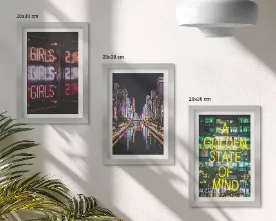 Sada tří obrazů neonové nápisy města v noci s výhledem na řeku