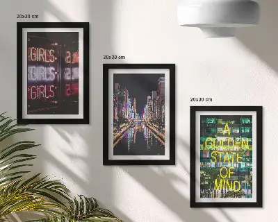 Sada tří obrazů neonové nápisy města v noci s výhledem na řeku