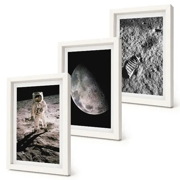 Vícedílný obraz v rámu fotografie stopy astronauta na Měsíci