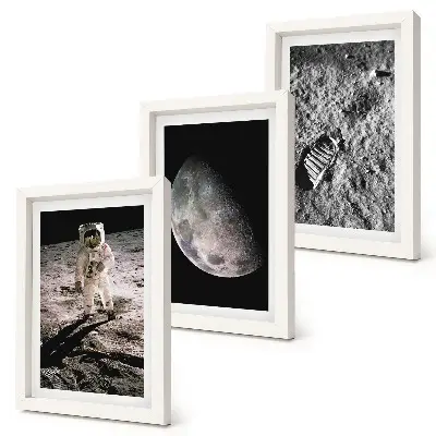 Vícedílný obraz v rámu fotografie stopy astronauta na Měsíci
