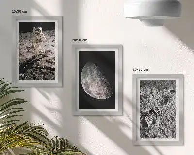 Vícedílný obraz v rámu fotografie stopy astronauta na Měsíci