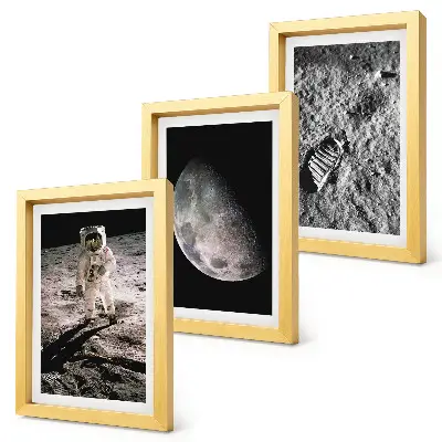 Vícedílný obraz v rámu fotografie stopy astronauta na Měsíci