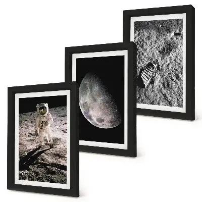 Vícedílný obraz v rámu fotografie stopy astronauta na Měsíci