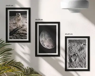 Vícedílný obraz v rámu fotografie stopy astronauta na Měsíci
