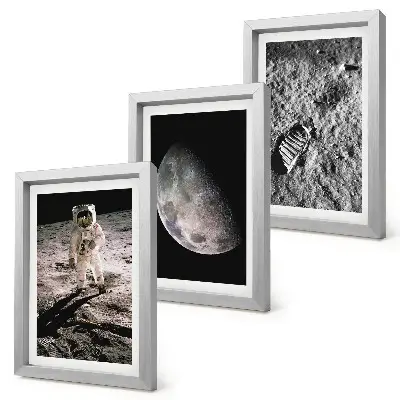 Vícedílný obraz v rámu fotografie stopy astronauta na Měsíci