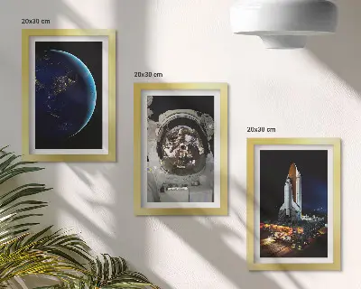 Sada tří obrazů výhledy z vesmíru se Zemí, astronautem a raketou