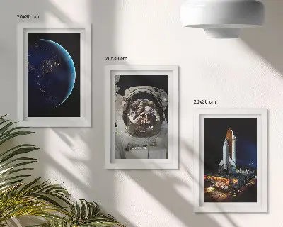 Sada tří obrazů výhledy z vesmíru se Zemí, astronautem a raketou