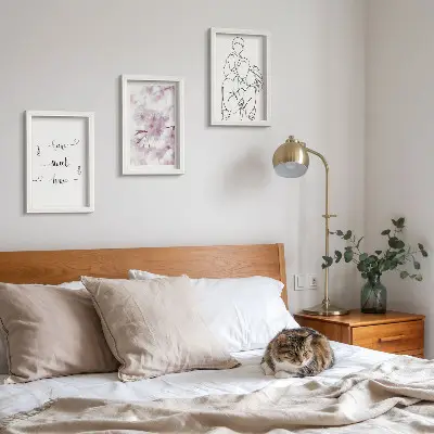 Sada tří obrazů květiny a rodina v minimalistickém designu