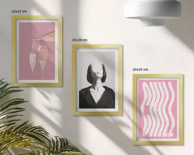 Sada tří obrazů stylový portrét ženy relaxující v šampaňském