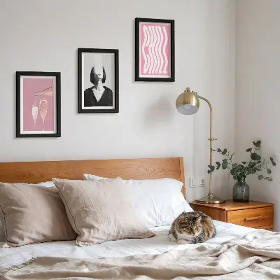Sada tří obrazů stylový portrét ženy relaxující v šampaňském