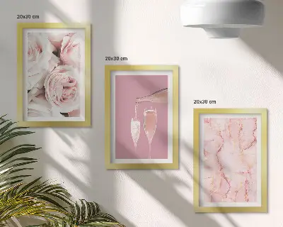 Sada obrazů na zeď šampaňské růže na pastelovém mramorovém pozadí