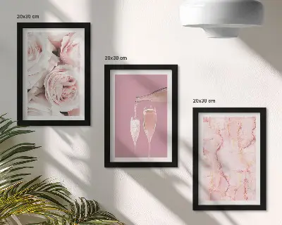 Sada obrazů na zeď šampaňské růže na pastelovém mramorovém pozadí