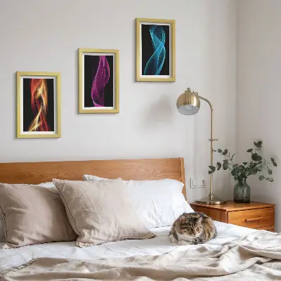 Sada obrazů na zeď vlny barevných neonových čar na tmavém pozadí