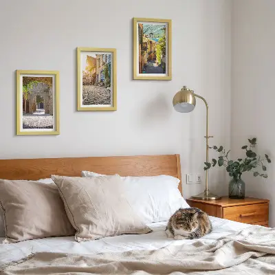 Sada obrazů na zeď okouzlující uličky s kamennými budovami a branami