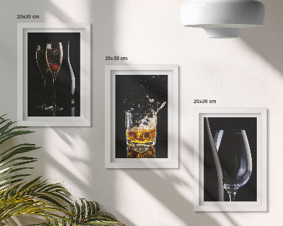 Sada tří obrazů Sklenice vína a whisky na černém pozadí