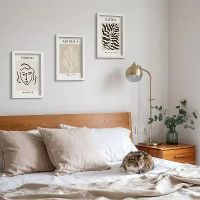 Sada tří obrazů ilustrace tváří a listů ve stylu Henriho Matisse