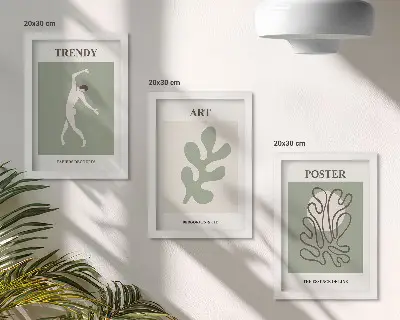 Sada tří obrazů abstraktní postavy a rostlinné motivy v tlumených barvách
