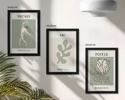 Sada tří obrazů abstraktní postavy a rostlinné motivy v tlumených barvách