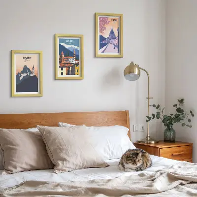 Vícedílný obraz v rámu barevná ilustrace hor a retro architektury