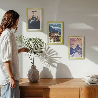 Vícedílný obraz v rámu barevná ilustrace hor a retro architektury