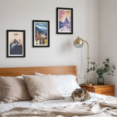 Vícedílný obraz v rámu barevná ilustrace hor a retro architektury