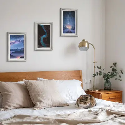 Sada tří obrazů noční obloha s horami, roklí a zimní krajinou