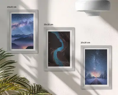 Sada tří obrazů noční obloha s horami, roklí a zimní krajinou