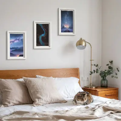 Sada tří obrazů noční obloha s horami, roklí a zimní krajinou