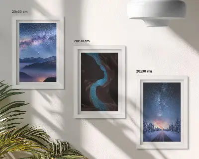Sada tří obrazů noční obloha s horami, roklí a zimní krajinou