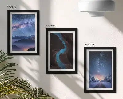 Sada tří obrazů noční obloha s horami, roklí a zimní krajinou