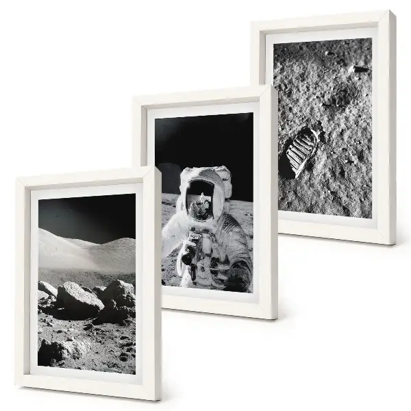 Vícedílný obraz v rámu fotografie Měsíce s astronautem a jeho otiskem