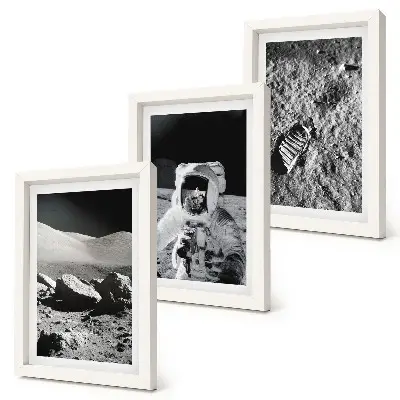 Vícedílný obraz v rámu fotografie Měsíce s astronautem a jeho otiskem