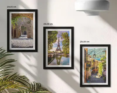 Sada tří obrazů s motivem krásných ulic, historické architektury a Eiffelovy věže