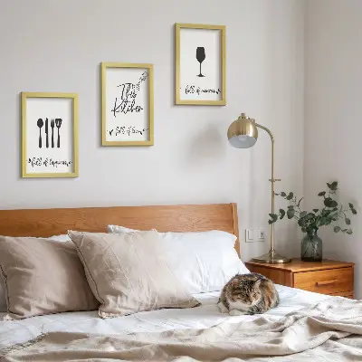 Sada tří obrazů s motivy kuchyňského náčiní a nápisy