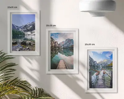 Sada obrazů na zeď hory s jezery a dřevěnými moly nad vodou
