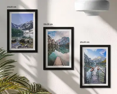 Sada obrazů na zeď hory s jezery a dřevěnými moly nad vodou