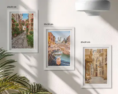 Vícedílný obraz v rámu s motivem okouzlujících uliček a fontán v malebné architektuře