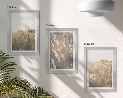 Sada tří obrazů krajina s trávami a květinami v teplých odstínech