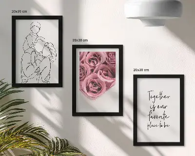 Sada obrazů na zeď s lineartem rodiny a růžových kytic s nápisem domů